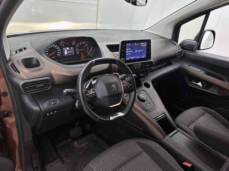 Vehicle Image 24