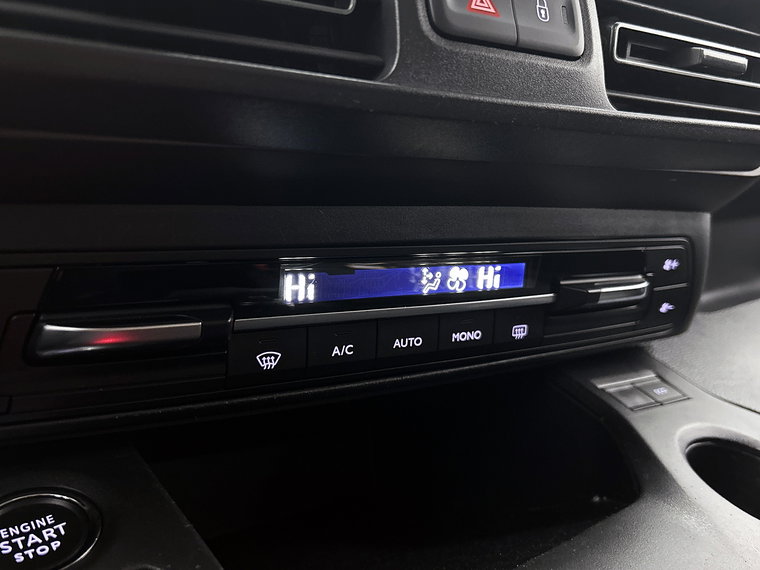 Vehicle Image 28