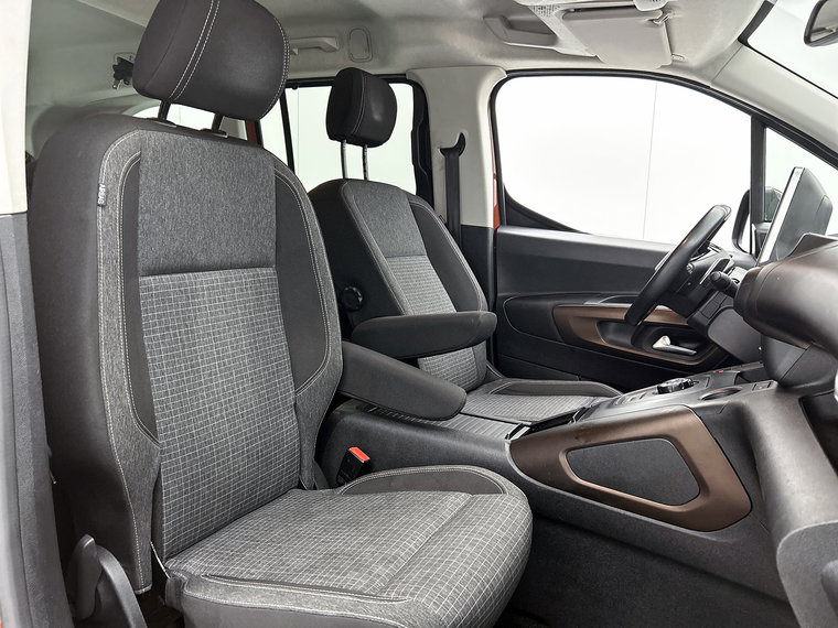 Vehicle Image 38