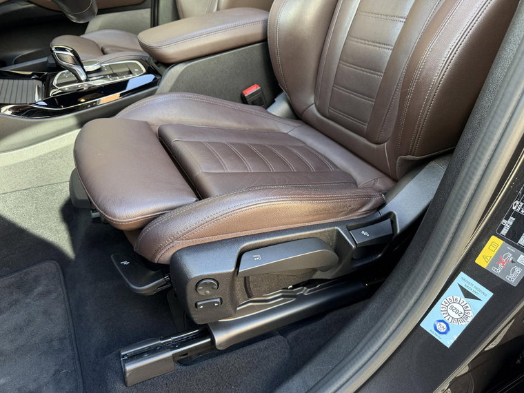 Vehicle Image 23