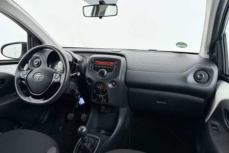 Vehicle Image 16