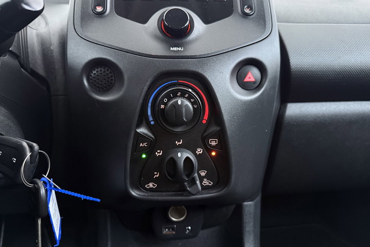 Vehicle Image 21