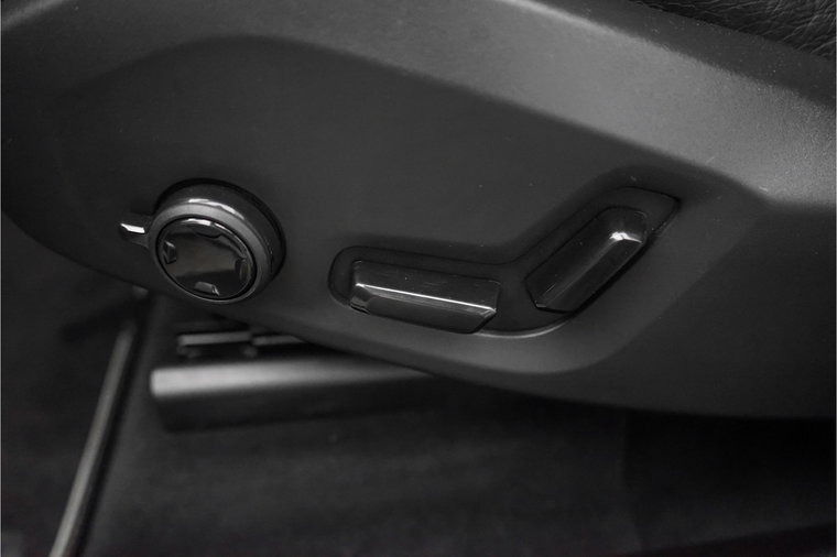 Vehicle Image 38