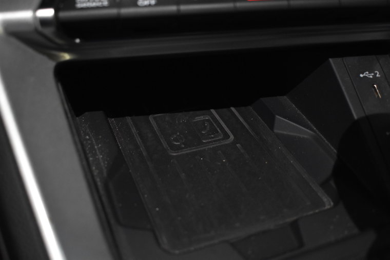 Vehicle Image 25