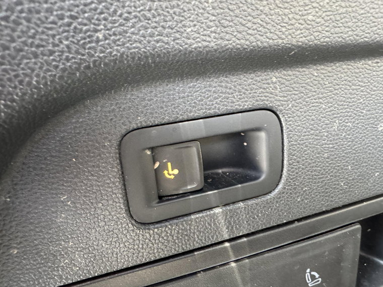 Vehicle Image 28