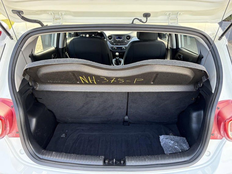 Vehicle Image 25