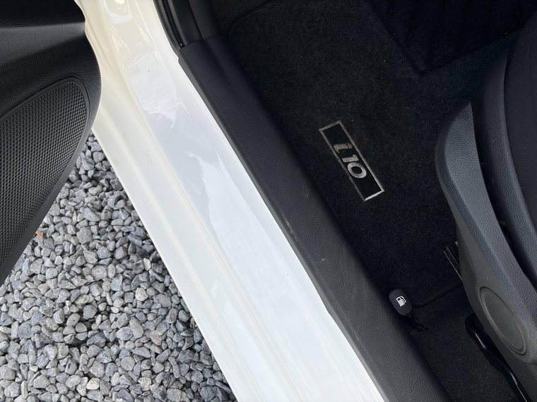 Vehicle Image 28
