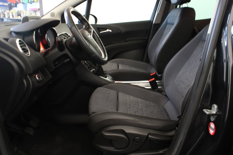 Vehicle Image 11
