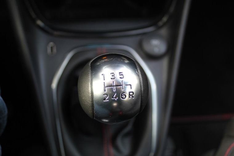 Vehicle Image 25