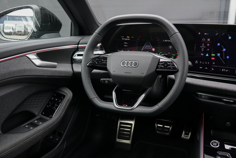 Vehicle Image 25