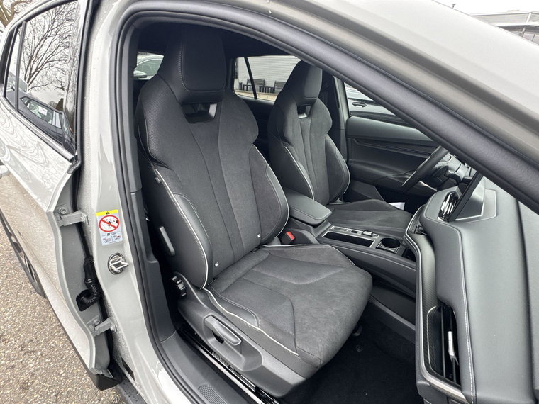 Vehicle Image 28