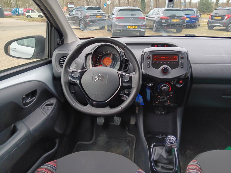 Vehicle Image 12