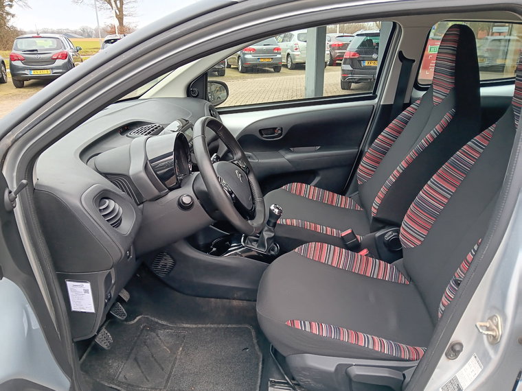 Vehicle Image 9