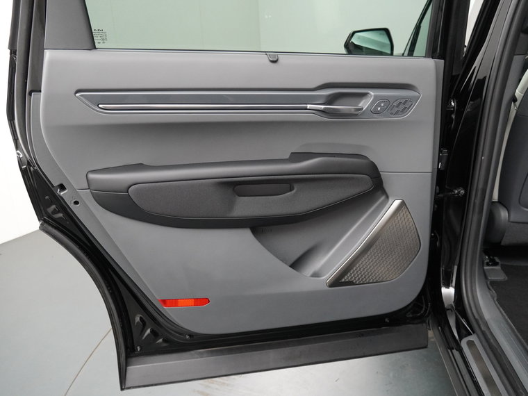 Vehicle Image 38