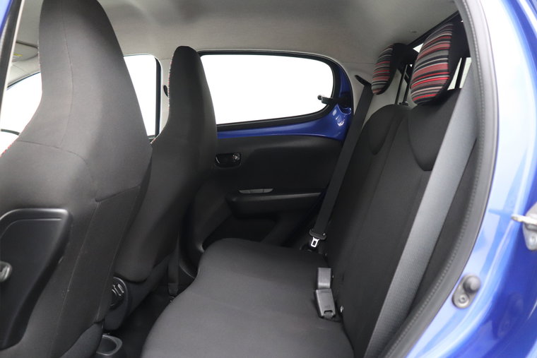 Vehicle Image 12