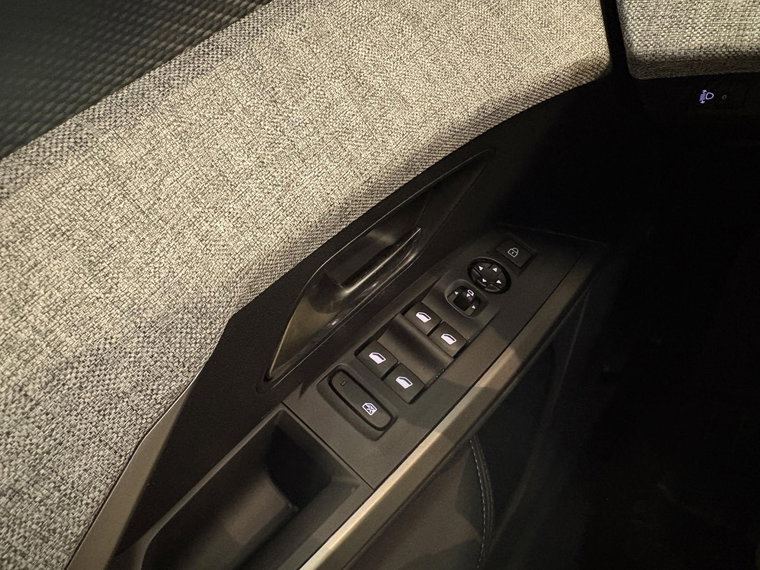 Vehicle Image 28