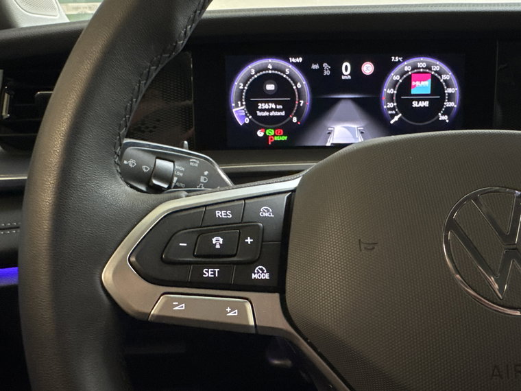 Vehicle Image 25
