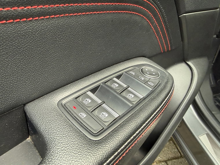 Vehicle Image 28