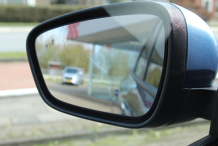 Vehicle Image 25