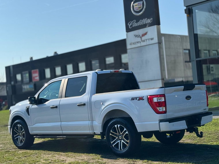 Vehicle Image 8