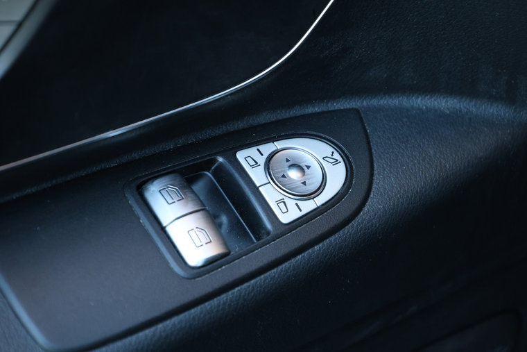 Vehicle Image 32