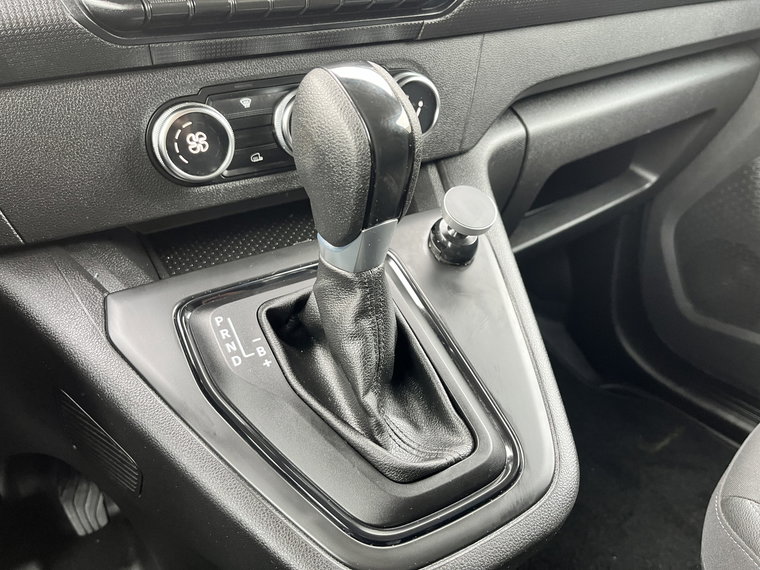 Vehicle Image 32