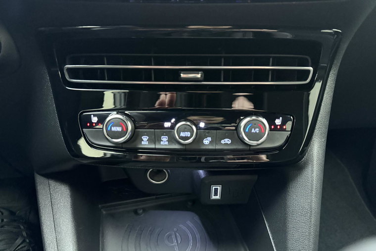 Vehicle Image 23