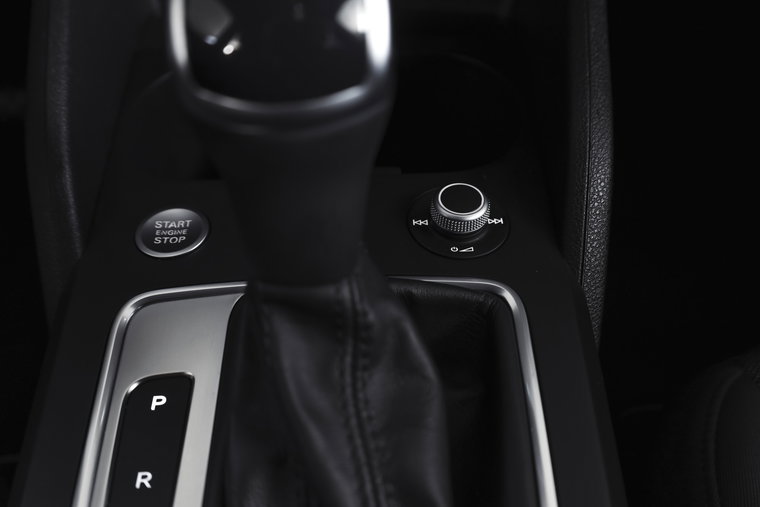 Vehicle Image 25