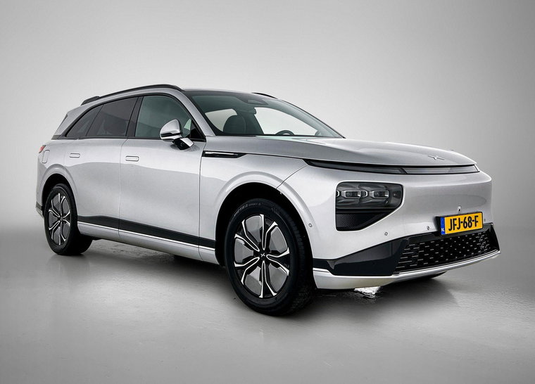 Vehicle Image 6