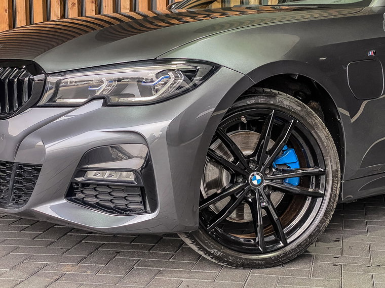 Vehicle Image 32