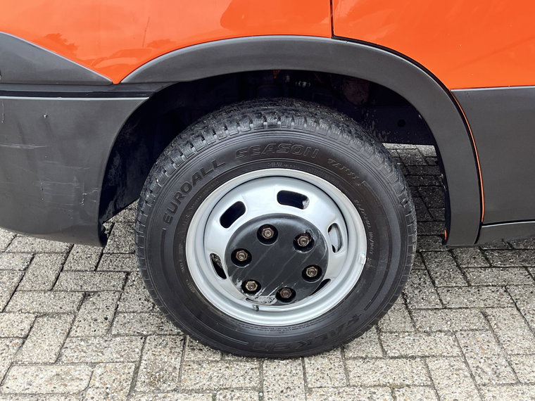 Vehicle Image 24