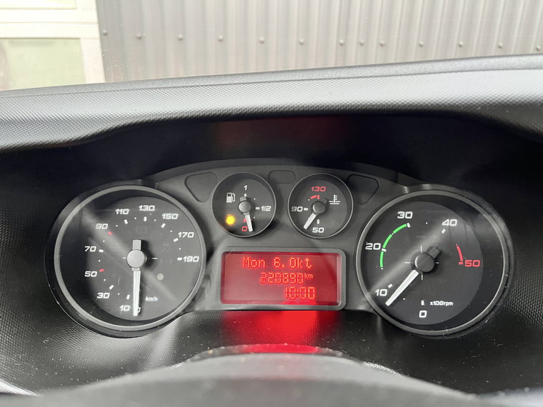 Vehicle Image 32