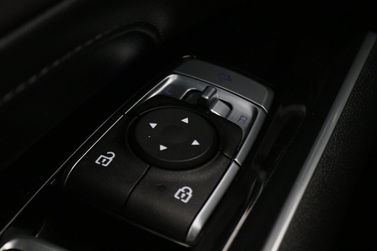 Vehicle Image 38