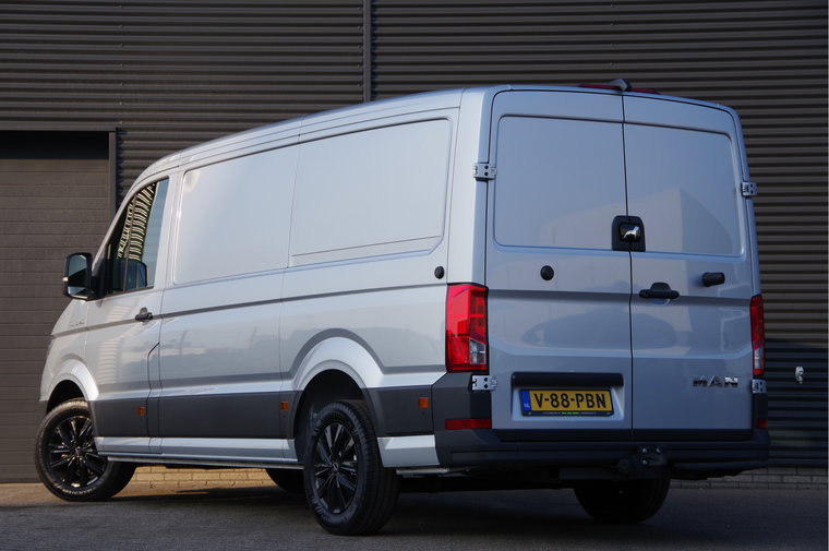Vehicle Image 25