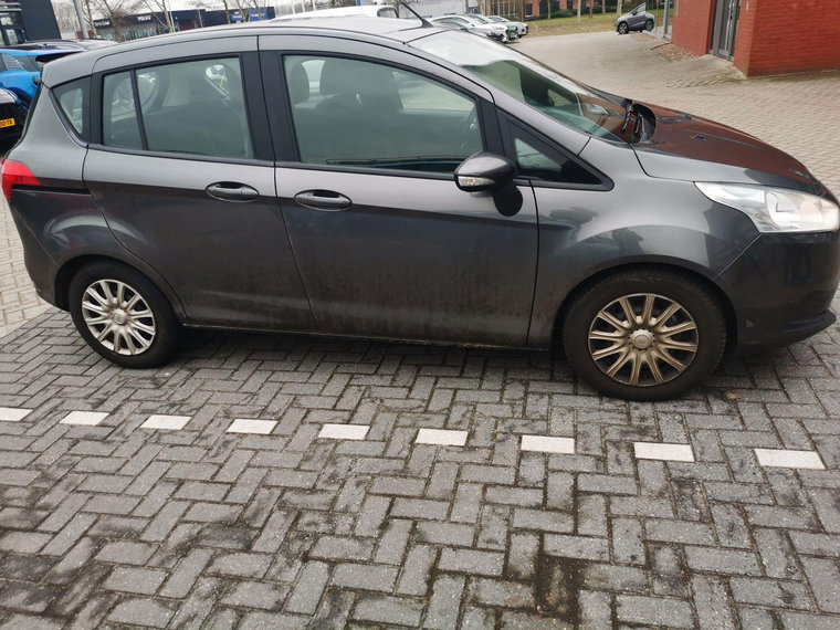 Vehicle Image 4