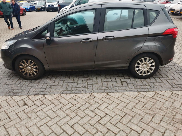 Vehicle Image 8