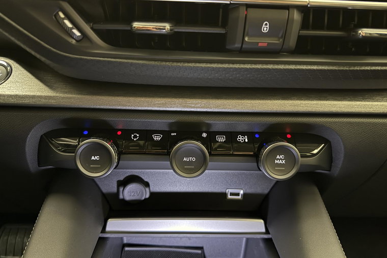 Vehicle Image 26