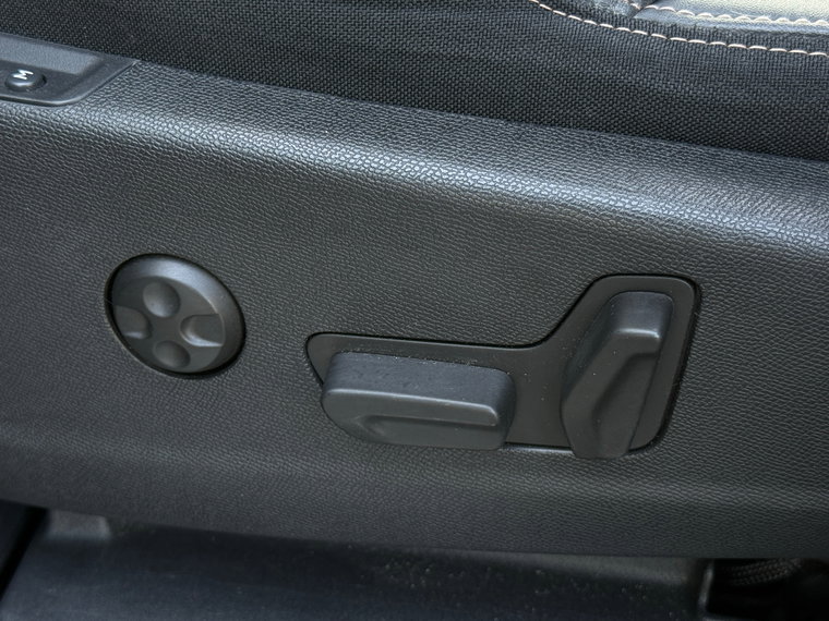 Vehicle Image 38