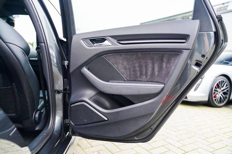Vehicle Image 38
