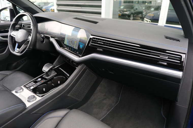 Vehicle Image 24