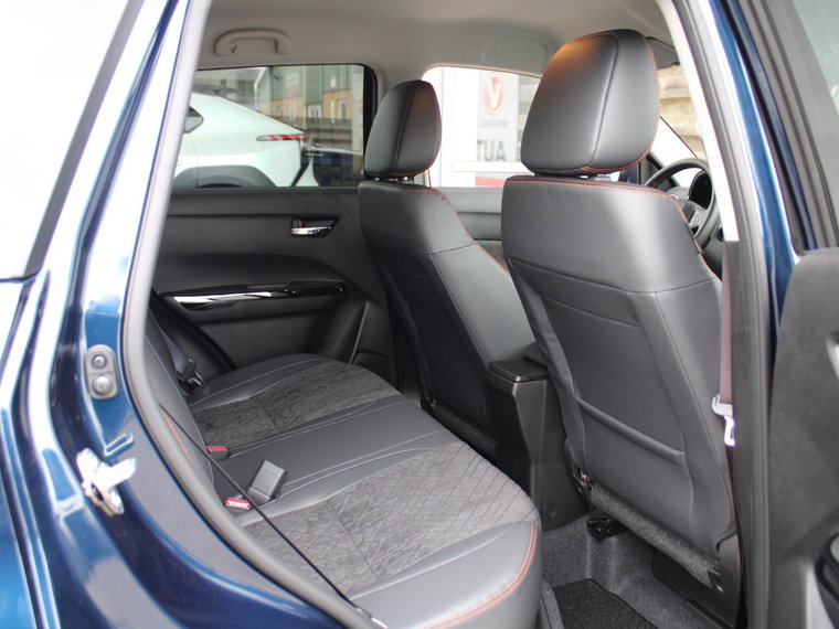 Vehicle Image 15