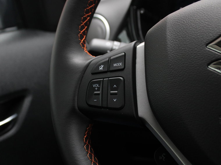 Vehicle Image 25