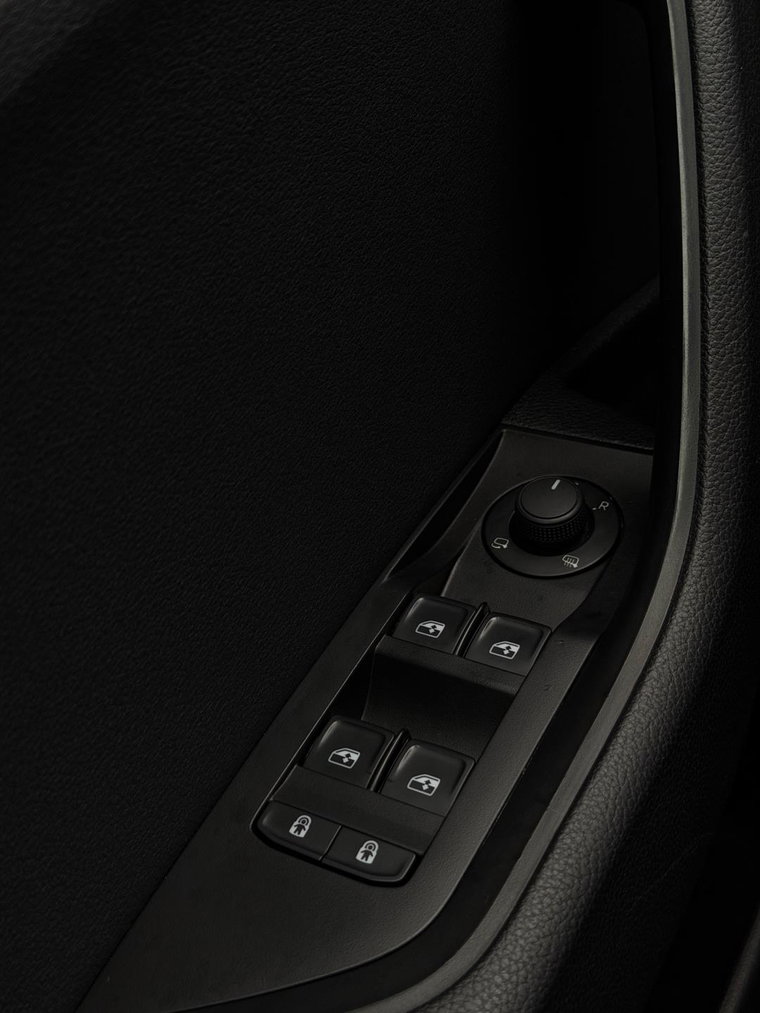 Vehicle Image 37