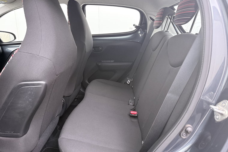 Vehicle Image 12