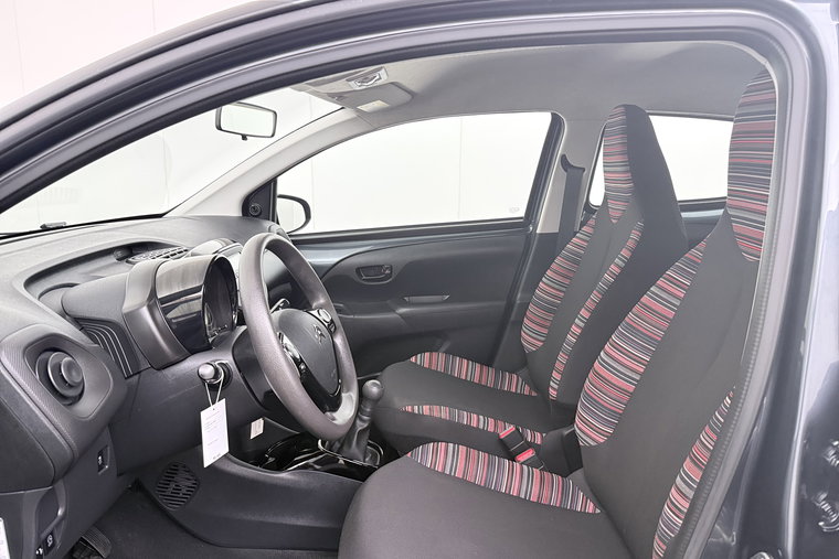 Vehicle Image 10