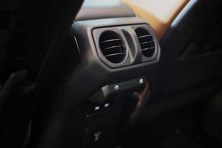 Vehicle Image 32