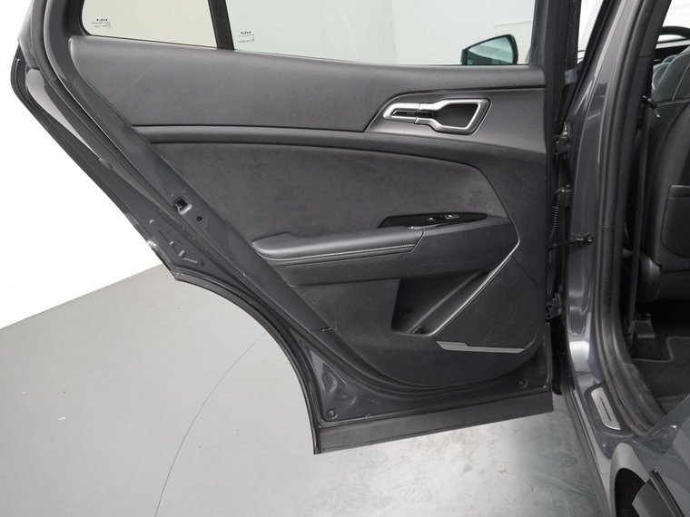 Vehicle Image 37