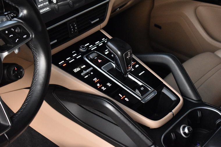 Vehicle Image 18