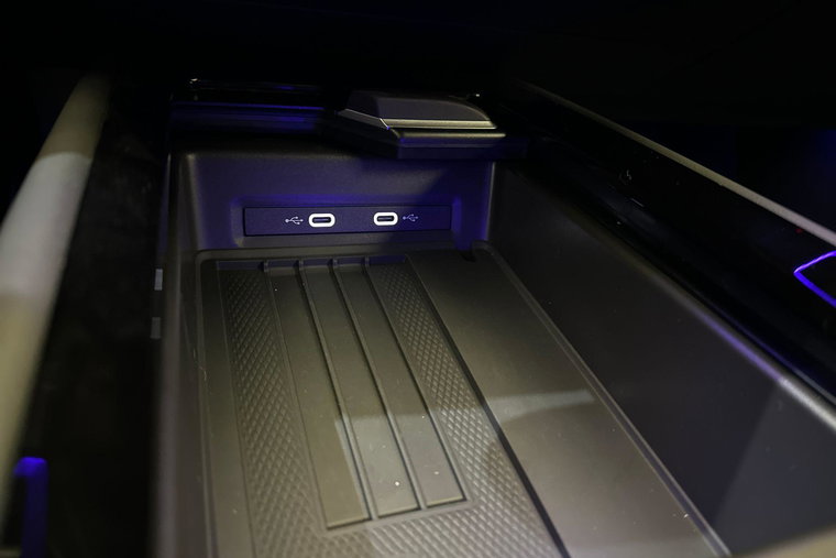 Vehicle Image 35