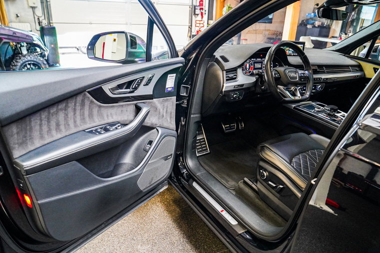 Vehicle Image 11